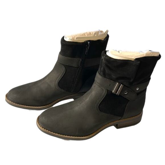 CLEARANCE NIB Clarks Women's Camzin Strap Fashion Boot Black Size 6.5 M - Picture 2 of 8
